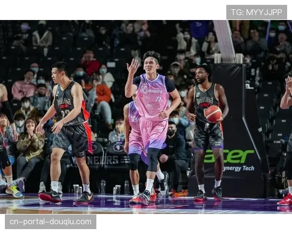 观察：随着防守规则收紧，身体接触增多，侧翼进攻效率在三月出现小幅下滑。